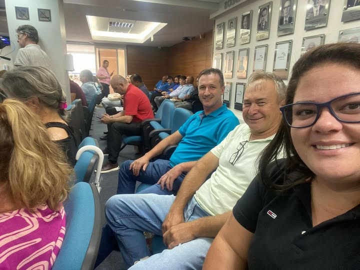 VEREADORES PARTICIPAM DE ENCONTRO ESTADUAL